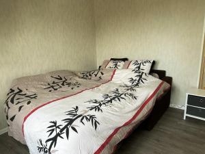 Cama o camas de una habitación en Maison de 4 chambres avec jardin clos et wifi a Elancourt