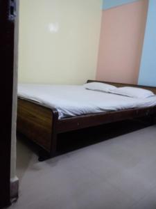 Una cama o camas en una habitación de Hotel Biman