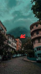 a red x is in the sky over a street at Lindo Apt Jardim Botânico in Rio de Janeiro