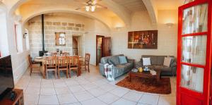 Χώρος καθιστικού στο Amaryllis Holiday Home