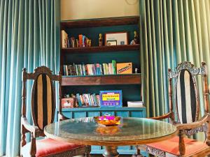Die Bibliothek im Hotel