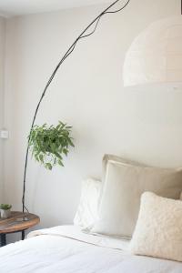 Postel nebo postele na pokoji v ubytování 152-Abhaya Place Homestay