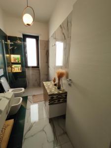 a bathroom with a toilet and a sink at Il quattro e l'otto in Rome