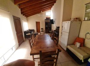 a kitchen and dining room with a table and a refrigerator at Casa 6 pers. in Mendoza