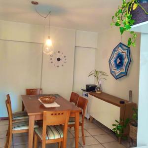 Χώρος καθιστικού στο 1 quadra e 1/2 do mar no Centro de Balneário Camboriú!