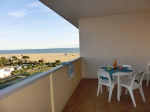 Un balcon sau o terasă la One bedroom apartment with stunning sea view