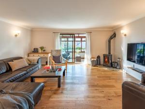 a living room with a couch and a fireplace at 3 Bed in Hay-on-Wye 83593 in Hay-on-Wye