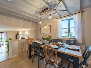 a dining room and kitchen with a table and chairs at 3 Bed in Hay-on-Wye 83593 in Hay-on-Wye