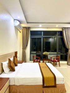 Säng eller sängar i ett rum på Dong Thanh Hotel