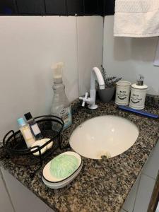 a bathroom counter top with a sink and a sink at Casa próximo ao aeroporto in Rio Largo