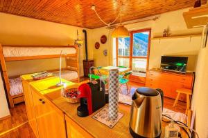 Kuchyň nebo kuchyňský kout v ubytování Appartamento La Chapelle Chaberton - Affitti Brevi Italia + 23 fotografií