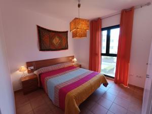 Postel nebo postele na pokoji v ubytování Apartamento con solárium en Marina Sant Jordi (MSJ81) + 29 fotografií