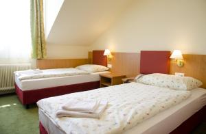 Postel nebo postele na pokoji v ubytování Hotel Rosner