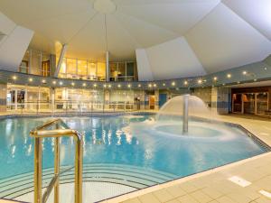 a large swimming pool with a fountain in a building at 3 Bed in St. Mellion 87718 in St Mellion