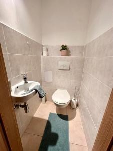 A bathroom at Lovely Young Panorama Apartment 02 #Danube #freeparking