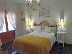 a bedroom with a bed with two tables and two lamps at Alojamientos Villarias Archena 43 in Archena