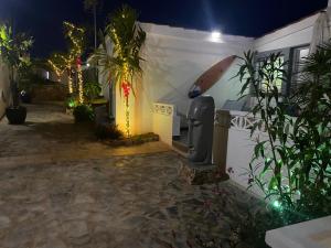 A garden outside Villa Residencial El Guaidil