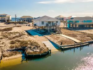 ドーフィン・アイランドにある051 Topsailの水辺一団