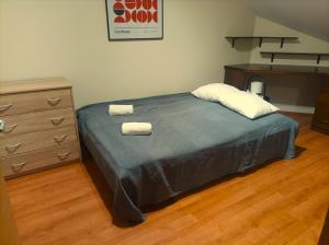 Кровать или кровати в номере Central Apartment at Nagymezo street