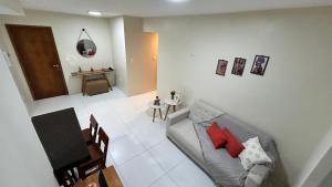 a living room with a couch and a table at Brisa do Mar - Zona Sul, Ilhéus in Ilhéus