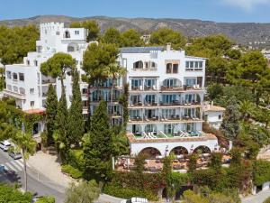 una vista aérea de un hotel en Hotel Bon Sol Resort & Spa, en Illetas