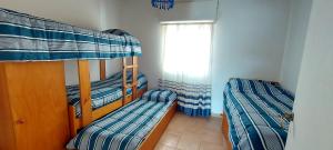 two bunk beds in a room with a window at Las Grutas Star in Las Grutas