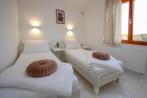Ένα ή περισσότερα κρεβάτια σε δωμάτιο στο Villa Gabriel +57 φωτογραφίες