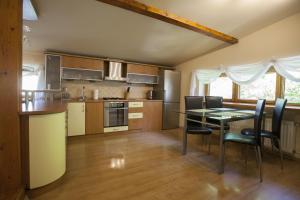 Kuchyňa alebo kuchynka v ubytovaní Apartament Na Górskiej