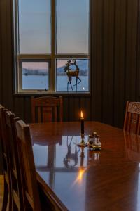 a candle sitting on top of a wooden table at Hotel Studlagil in Skjöldólfsstaðir