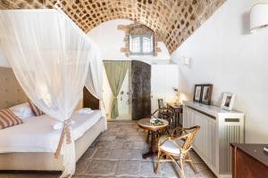 Кровать или кровати в номере Masseria Costanza Vendicari
