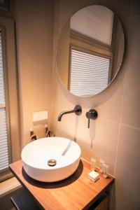 Koupelna v ubytování Renovated Parkside Gem - 2 person studio in the Pijp