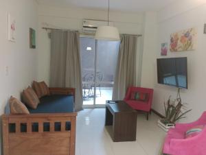 a living room with a couch and a tv at TORRES DEL TUCUMAN II in San Miguel de Tucumán