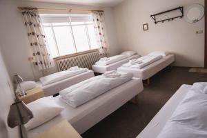 Katil atau katil-katil dalam bilik di Studlagil INN Hostel