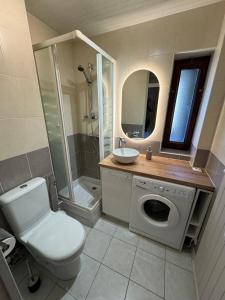 Appartement T2 ambiance chalet centre village proche des commerces et des pistes WIFI 욕실 사진 12개 이상