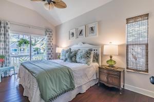Ένα ή περισσότερα κρεβάτια σε δωμάτιο στο New Listing! Home on Davis Love +36 φωτογραφίες