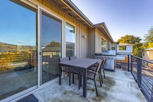a patio with a table and chairs on a balcony at Bluff View 30 Day in Hood River