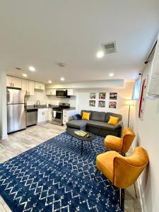 Η κουζίνα ή μικρή κουζίνα στο Stylish 1 Bed - 5 min walk to Metro, free parking!