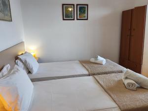 Posteľ alebo postele v izbe v ubytovaní Coral Villas