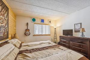 a bedroom with a bed and a television in it at Pinnacle B14 in Killington