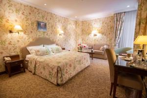 Postel nebo postele na pokoji v ubytování Swiss Hotel