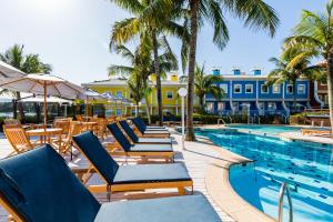 A piscina localizada em Hotel Vila do Farol ou nos arredores
