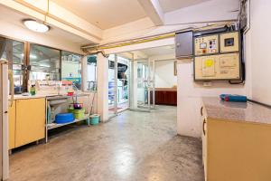 a room with a workshop with a counter and a counter top at Freesia Saladaeng Silom Apartments in Bangkok