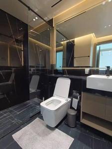 a bathroom with a toilet and a sink at 1BR Canal View 10 min to Dubai Mall & Burj in Dubai