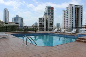 a swimming pool on the roof of a building at Hotel Parador in Panama City