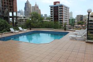 A piscina localizada em Hotel Parador ou nos arredores