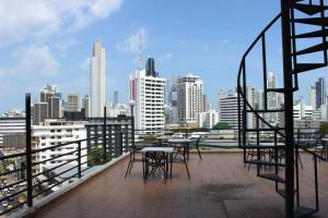 a balcony with tables and chairs and a city skyline at Hotel Parador in Panama City