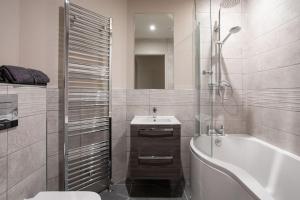 Koupelna v ubytování Brand New, Luxury & with Terrace + 3 fotografie