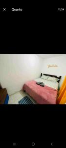 a bedroom with a bed with a red blanket at HostelAmaréStar Sempremovimento in Rio de Janeiro