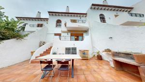 Gallery image of Amazing bungalow with AC and private pool - reformado febrero 2025 in El Campello