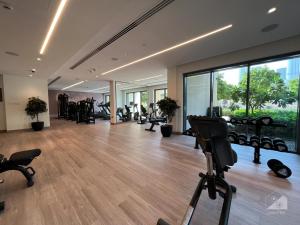 Fitness centrum a/nebo fitness zařízení v ubytování Majestic 2Bedroom in Burj Royale Downtown